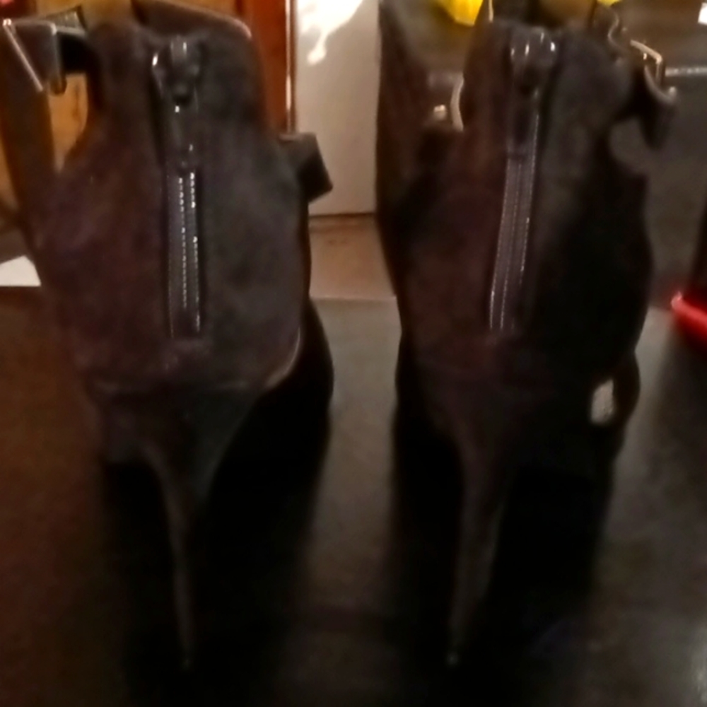Shoes - Picture 4 of 6